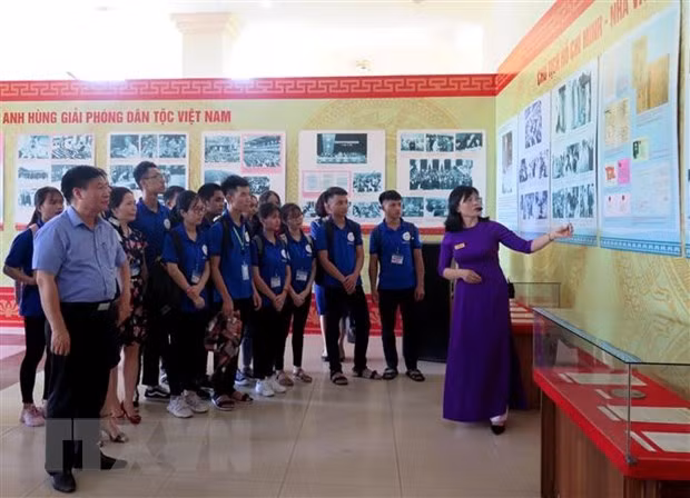 Ouverture d’une exposition sur le Président Hô Chi Minh à Thai Nguyen ảnh 1