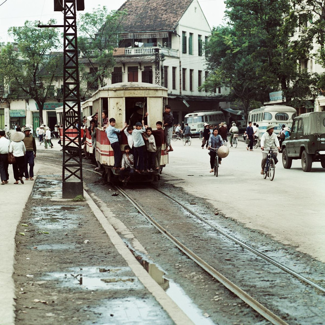 Une exposition photographique spéciale sur Hanoï durant les années 1967-1975 ảnh 1 Une exposition photographique spéciale sur Hanoï durant les années 1967-1975 ảnh 1