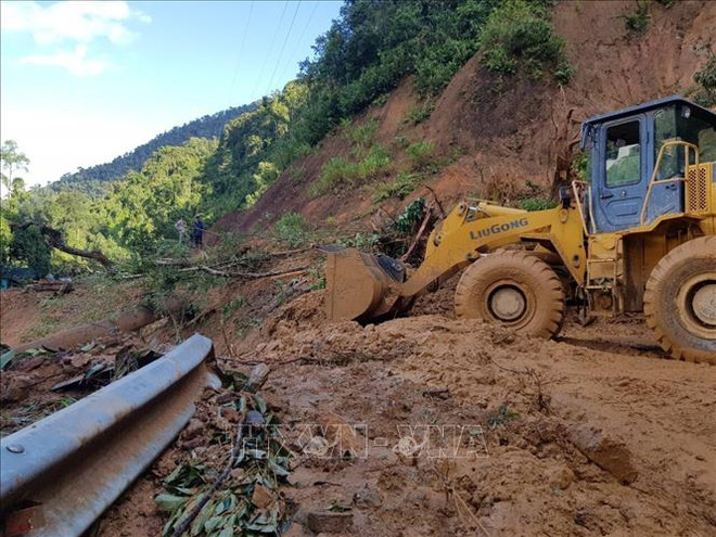 11 corps retrouvés, 42 portés disparus lors des affaissements de terrain à Quang Nam ảnh 1 11 corps retrouvés, 42 portés disparus lors des affaissements de terrain à Quang Nam ảnh 1