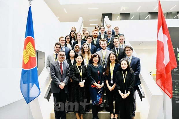 Un séminaire sur la politique extérieure du Vietnam et le partenariat Vietnam-Suisse ảnh 1 Un séminaire sur la politique extérieure du Vietnam et le partenariat Vietnam-Suisse ảnh 1