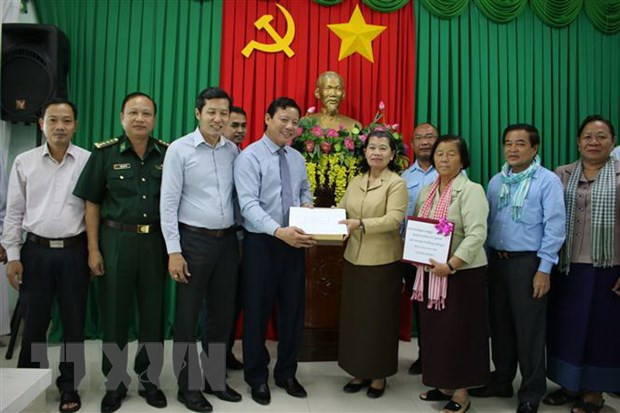 La vice-Première ministre cambodgienne au chevet des sinistrés du Centre ảnh 1 La vice-Première ministre cambodgienne au chevet des sinistrés du Centre ảnh 1