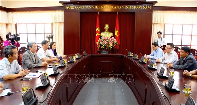 La VNA vient en aide aux sinistrés des typhons et inondations au Centre ảnh 1