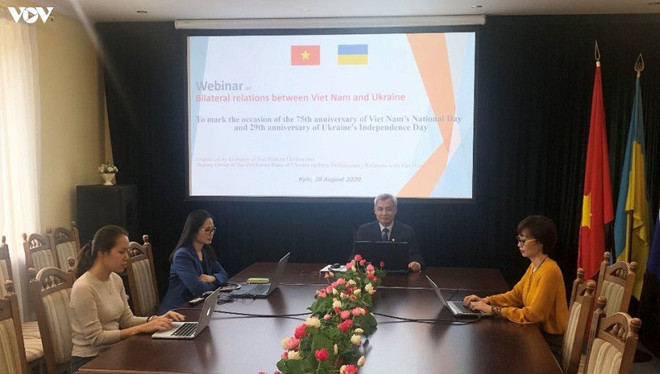 Une visioconférence sur les relations Ukraine-Vietnam ảnh 1