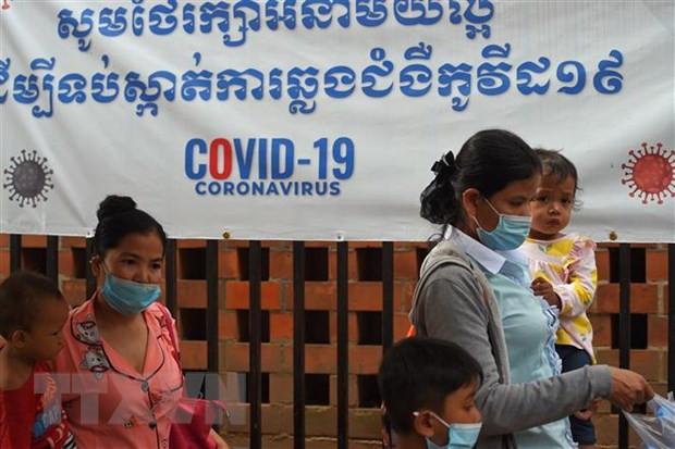 Cambodge et Laos soulignent la coopération multilatérale dans le combat contre le COVID-19 ảnh 1 Cambodge et Laos soulignent la coopération multilatérale dans le combat contre le COVID-19 ảnh 1