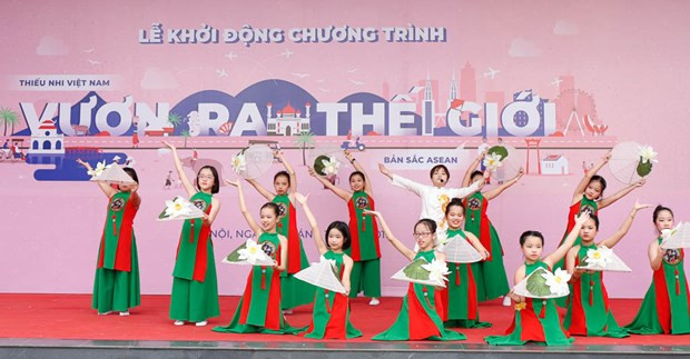 Remise des récompenses du premier programme "Les enfants vietnamiens au monde" ảnh 2 Remise des récompenses du premier programme "Les enfants vietnamiens au monde" ảnh 2