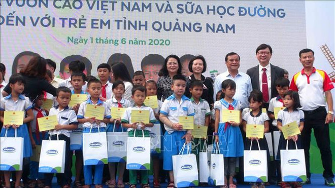 Du lait à l’école pour des enfants de Quang Nam ảnh 1 Du lait à l’école pour des enfants de Quang Nam ảnh 1