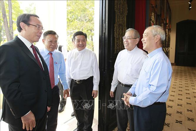 Noël : le secrétaire du Comité du Parti de Ho Chi Minh-Ville adresse ses vœux aux catholiques ảnh 1 Noël : le secrétaire du Comité du Parti de Ho Chi Minh-Ville adresse ses vœux aux catholiques ảnh 1