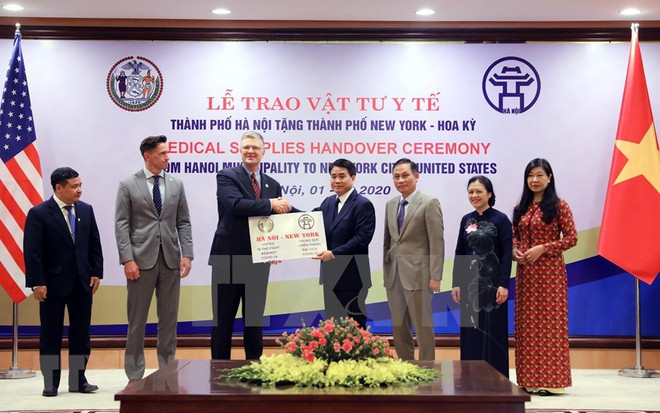 COVID-19 : Hanoï offre des dispositifs médicaux à New York ảnh 1 COVID-19 : Hanoï offre des dispositifs médicaux à New York ảnh 1