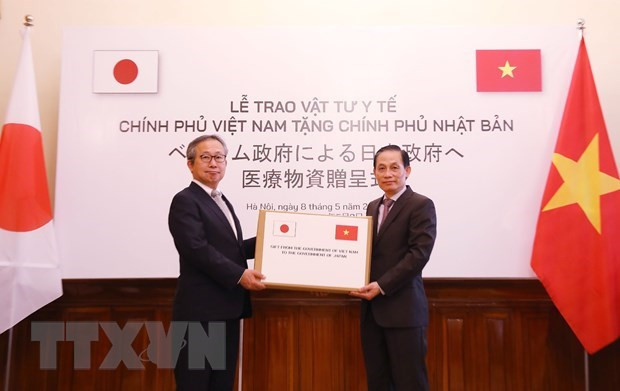 Le Vietnam remet des fournitures médicales au Japon ảnh 1 Le Vietnam remet des fournitures médicales au Japon ảnh 1