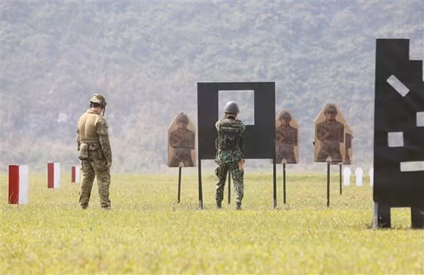 Vietnam-Australie : un cours de formation sur les techniques de tir au fusil militaire ảnh 1