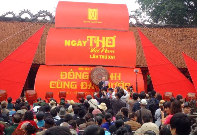 Coup d'envoi de la 16ème édition de la Journée de la poésie vietnamienne ảnh 1 Coup d'envoi de la 16ème édition de la Journée de la poésie vietnamienne ảnh 1