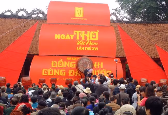 Coup d'envoi de la 16ème édition de la Journée de la poésie vietnamienne ảnh 1