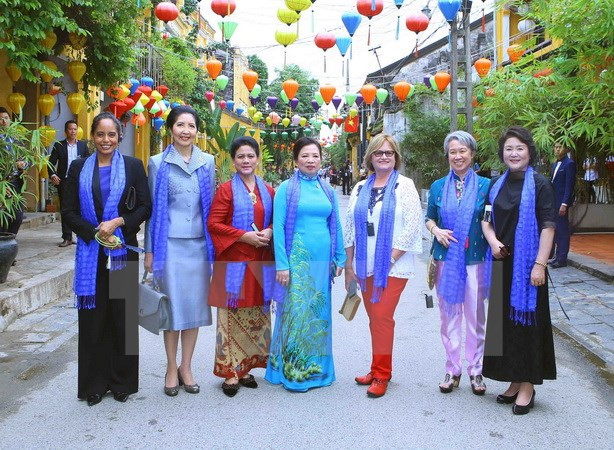 APEC 2017: programme en l’honneur des épouses des chefs des délégations des économies membres ảnh 1 APEC 2017: programme en l’honneur des épouses des chefs des délégations des économies membres ảnh 1