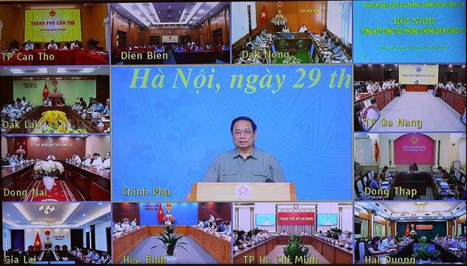 Le PM préside la conférence nationale sur le bilan des efforts contre le COVID-19 ảnh 1