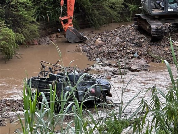 Les efforts se déploient pour régler le conséquences de l’accident de la jeep ảnh 1 Les efforts se déploient pour régler le conséquences de l’accident de la jeep ảnh 1