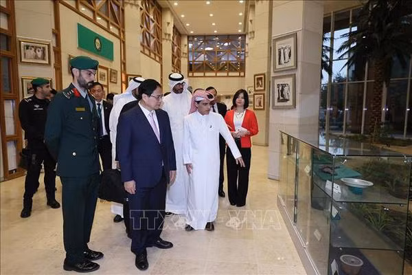 Visite du PM Pham Minh Chinh au siège du Conseil de coopération du Golfe ảnh 2