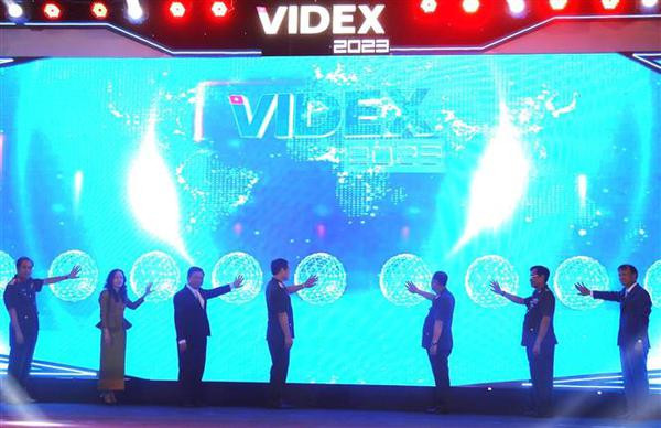 Le Vietnam et le Cambodge renforcent leur coopération économique de défense ảnh 1 Le Vietnam et le Cambodge renforcent leur coopération économique de défense ảnh 1