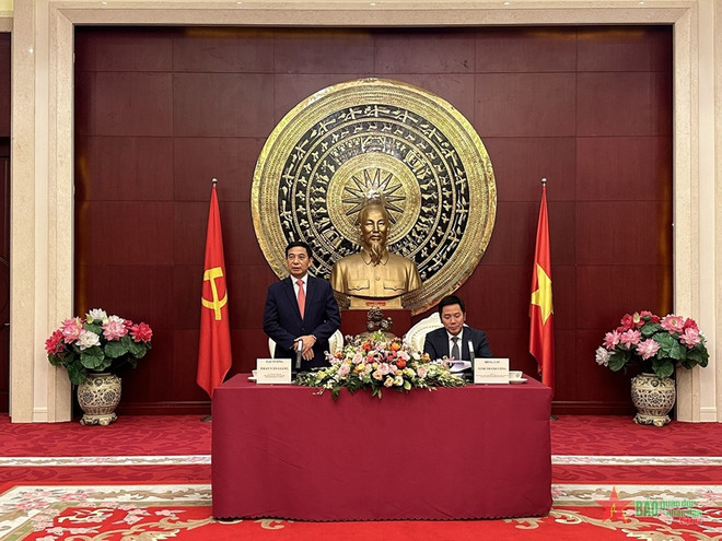 Le ministre de la Défense Phan Van Giang en visite officielle en Chine ảnh 1 Le ministre de la Défense Phan Van Giang en visite officielle en Chine ảnh 1
