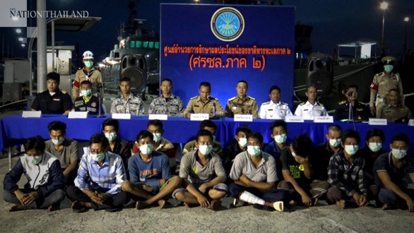 COVID-19 : la Thaïlande procède à l'isolement 21 pêcheurs vietnamiens ảnh 1