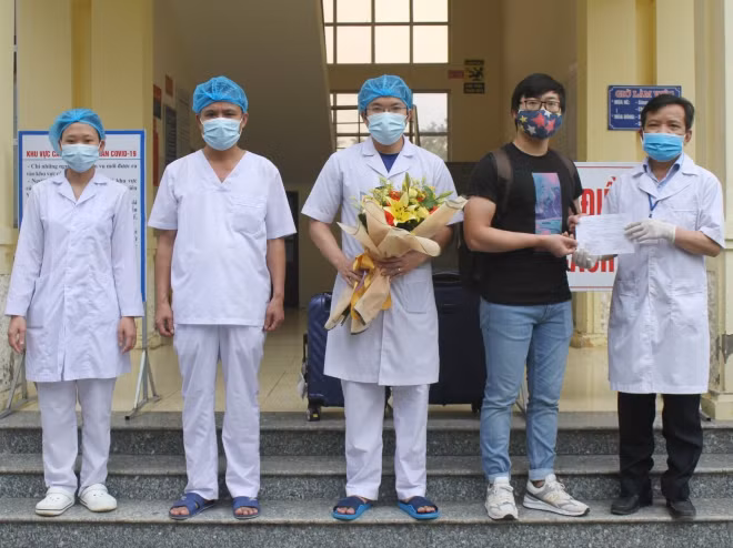 COVID-19 : douze nouveaux patients annoncés guéris ảnh 1