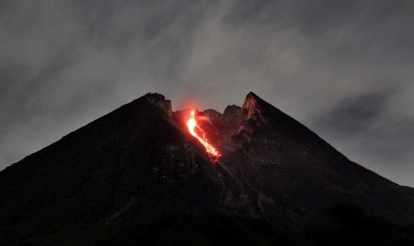 Indonésie : le volcan du mont Merapi entre en éruption ảnh 1 Indonésie : le volcan du mont Merapi entre en éruption ảnh 1