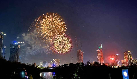 Ho Chi Minh-Ville tirera des feux d'artifice en l’honneur du Nouvel An du Rat ảnh 1 Ho Chi Minh-Ville tirera des feux d'artifice en l’honneur du Nouvel An du Rat ảnh 1