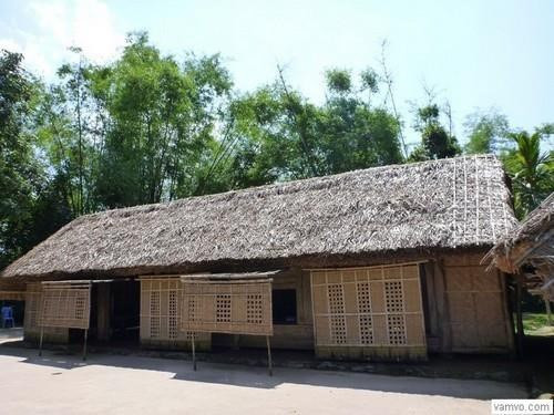 Environ 7.000 touristes à la zone de vestige spécial de Kim Lien ảnh 1 Environ 7.000 touristes à la zone de vestige spécial de Kim Lien ảnh 1