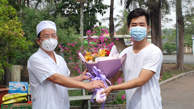 Dong Nai: le premier patient de COVID-19 est sorti de l’hôpital ảnh 1 Dong Nai: le premier patient de COVID-19 est sorti de l’hôpital ảnh 1