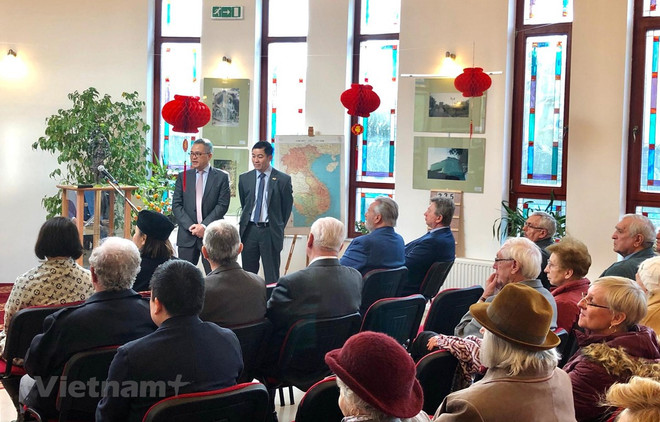 Expositions de photos et sculptures sur le Vietnam en Hongrie ảnh 1 Expositions de photos et sculptures sur le Vietnam en Hongrie ảnh 1