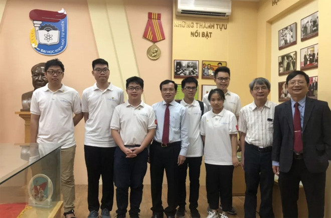 Maths : le Vietnam remporte six médailles aux Olympiades internationales de mathématiques 2020 ảnh 1 Maths : le Vietnam remporte six médailles aux Olympiades internationales de mathématiques 2020 ảnh 1
