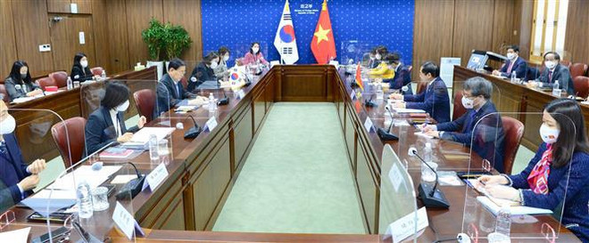 Entretien entre les ministres vietnamien et sud-coréen des Affaires étrangères ảnh 1