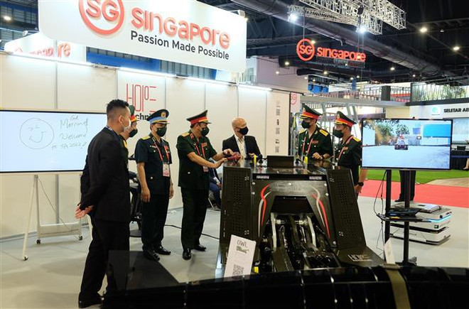 Une délégation vietnamienne rencontre l'organisateur du Singapore Airshow ảnh 1
