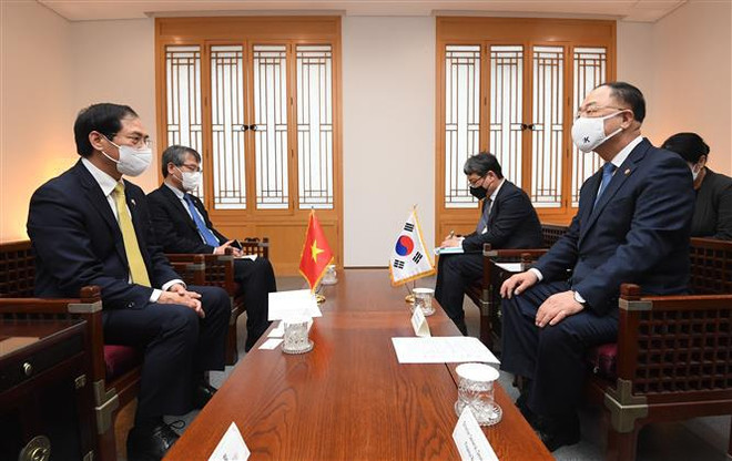 Le ministre vietnamien des AE rencontre le président de l’AN et le ministre des Finances de R.de Corée ảnh 2 Le ministre vietnamien des AE rencontre le président de l’AN et le ministre des Finances de R.de Corée ảnh 2