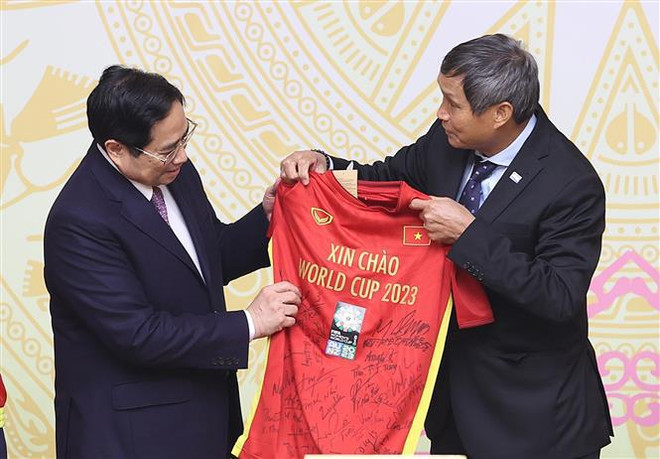 Le Premier ministre rencontre l’équipe nationale féminine de football ảnh 2 Le Premier ministre rencontre l’équipe nationale féminine de football ảnh 2