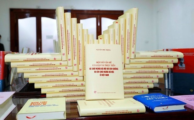 đLe livre du chef du Parti sur le socialisme et le chemin vers le socialisme plĂ©biscitĂ© áșŁnh 1 đLe livre du chef du Parti sur le socialisme et le chemin vers le socialisme plĂ©biscitĂ© áșŁnh 1