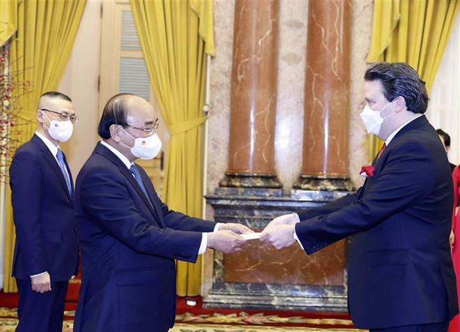 Le président Nguyên Xuân Phuc reçoit les ambassadeurs du Mexique et des États-Unis ảnh 2 Le président Nguyên Xuân Phuc reçoit les ambassadeurs du Mexique et des États-Unis ảnh 2