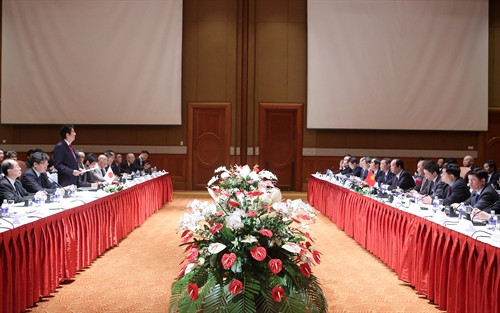 Les PM Nguyen Xuan Phuc et Shinzo Abe coprésident un colloque d’entreprises Vietnam-Japon ảnh 1 Les PM Nguyen Xuan Phuc et Shinzo Abe coprésident un colloque d’entreprises Vietnam-Japon ảnh 1