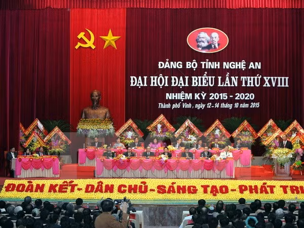 Des dirigeants vietnamiens à des congrès provinciaux du PCV ảnh 1