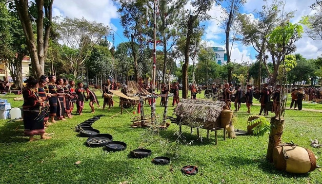 Les Hauts Plateaux du Centre conservent leur culture traditionnelle ảnh 1