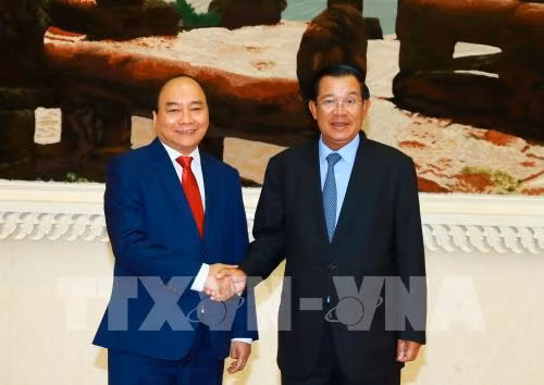 Le PM Nguyen Xuan Phuc envoie ses remerciements à son homologue cambodgien ảnh 1