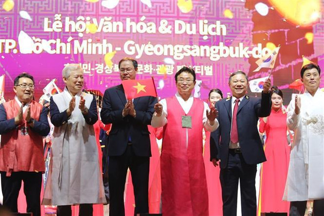 Promotion de la coopération entre Ho Chi Minh-Ville et la province sud-coréenne de Gyeongsangbuk-do ảnh 2 Promotion de la coopération entre Ho Chi Minh-Ville et la province sud-coréenne de Gyeongsangbuk-do ảnh 2