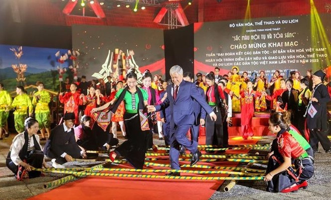Ouverture de la Semaine "Grande solidarité des ethnies – Patrimoine culturel du Vietnam 2023 ảnh 2 Ouverture de la Semaine "Grande solidarité des ethnies – Patrimoine culturel du Vietnam 2023 ảnh 2