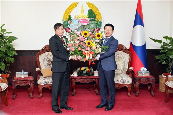 Le Vietnam félicite le Laos pour ses réalisations au cours de ces 48 dernières années ảnh 1 Le Vietnam félicite le Laos pour ses réalisations au cours de ces 48 dernières années ảnh 1