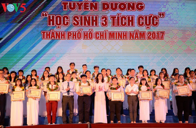 Activités à l’occasion de la Journée des élèves et étudiants vietnamiens ảnh 1 Activités à l’occasion de la Journée des élèves et étudiants vietnamiens ảnh 1
