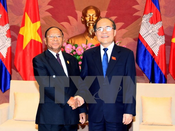 Nguyen Sinh Hung reçoit ses homologues laotien et cambodgien ảnh 2