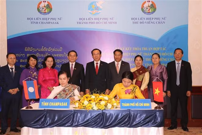 Hô Chi Minh-Ville promeut la coopération multiforme avec des localités lao ảnh 2