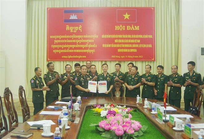 Les provinces vietnamiennes et cambodgiennes renforcent les liens pour préserver la sécurité des frontières ảnh 1 Les provinces vietnamiennes et cambodgiennes renforcent les liens pour préserver la sécurité des frontières ảnh 1