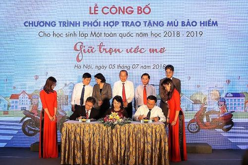 Deux millions de casques de moto pour des élèves du CE1 pour l’année scolaire 2018-2019 ảnh 1 Deux millions de casques de moto pour des élèves du CE1 pour l’année scolaire 2018-2019 ảnh 1