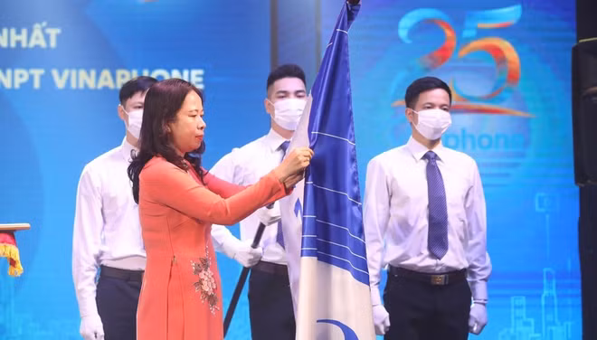 VNPT-VinaPhone obtient l’Ordre du Travail de première classe ảnh 2