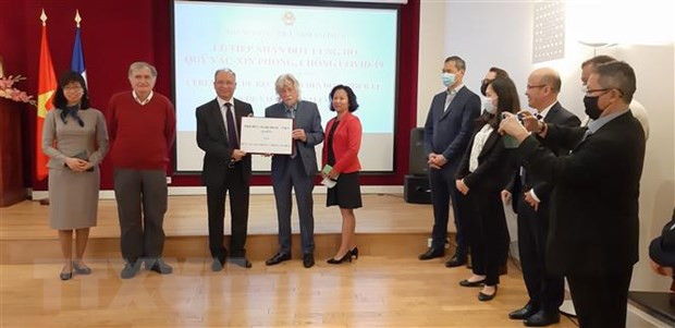 Des associations vietnamiennes et amis français soutiennent le Fonds pour le vaccin anti-Covid-19 ảnh 2 Des associations vietnamiennes et amis français soutiennent le Fonds pour le vaccin anti-Covid-19 ảnh 2